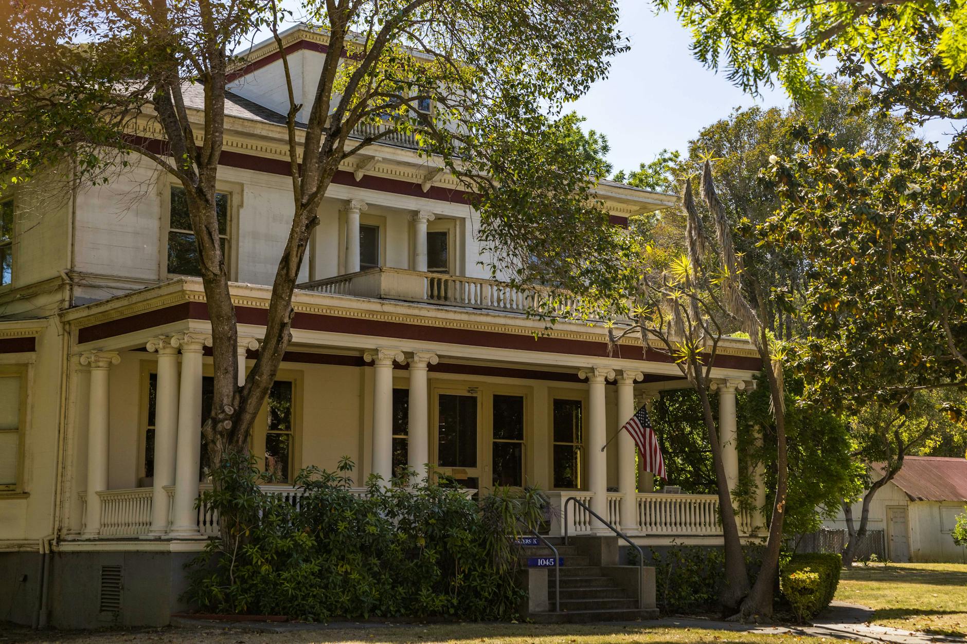 The Homes That Knew How to Stay Cool — Before We Stopped Asking Them To